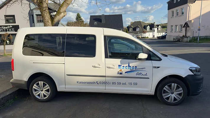 gelbes Taxi - Kastenwagen