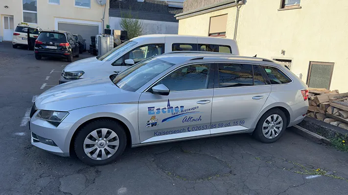 silbernes Taxi - Skoda